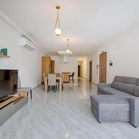 A Beautiful 3br Home, Opposite With Wifi & Ac By 360 Estates Apartamento