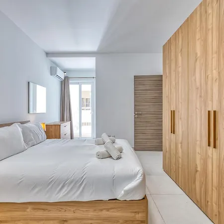 A Beautiful 3br Home, Opposite With Wifi & Ac By 360 Estates