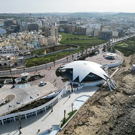 A Beautiful 3br Home, Opposite With Wifi & Ac By 360 Estates