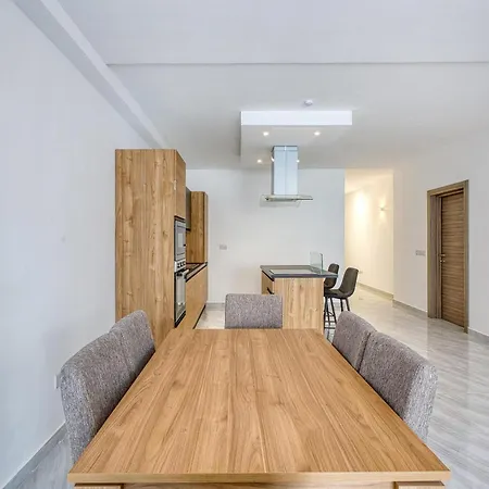 A Beautiful 3br Home, Opposite With Wifi & Ac By 360 Estates St. Paul's Bay