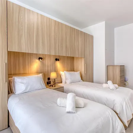 Appartamento A Beautiful 3br Home, Opposite With Wifi & Ac By 360 Estates