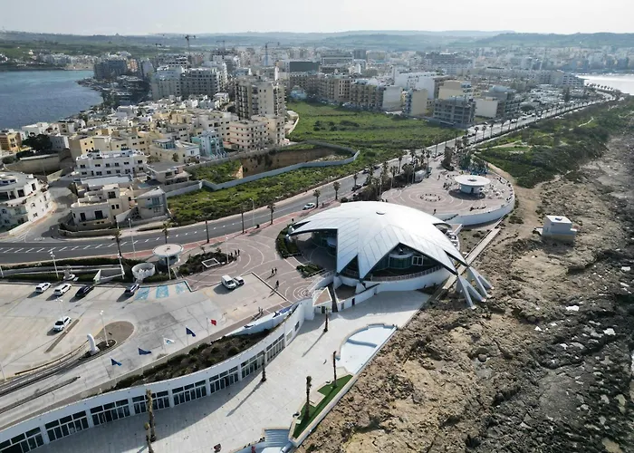 A Beautiful 3br Home, Opposite With Wifi & Ac By 360 Estates