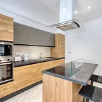 A Beautiful 3br Home, Opposite With Wifi & Ac By 360 Estates *