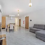 A Beautiful 3br Home, Opposite With Wifi & Ac By 360 Estates *